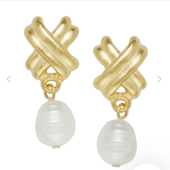 Susan Shaw Jewelry - Susan Shaw Mini cross pearl earrings